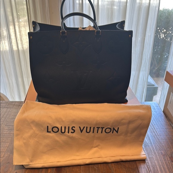 Louis Vuitton Black OnTheGo GM - Picture 1 of 16